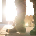 Comment choisir des chaussures de sécurité homme pour rester debout toute la journée ?